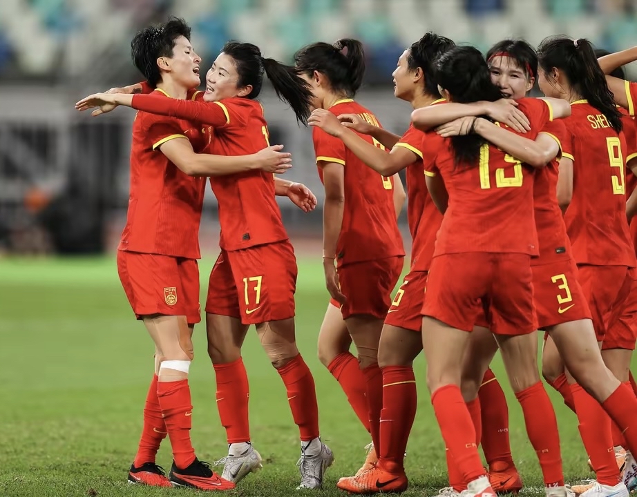 IM体育-女足球队员